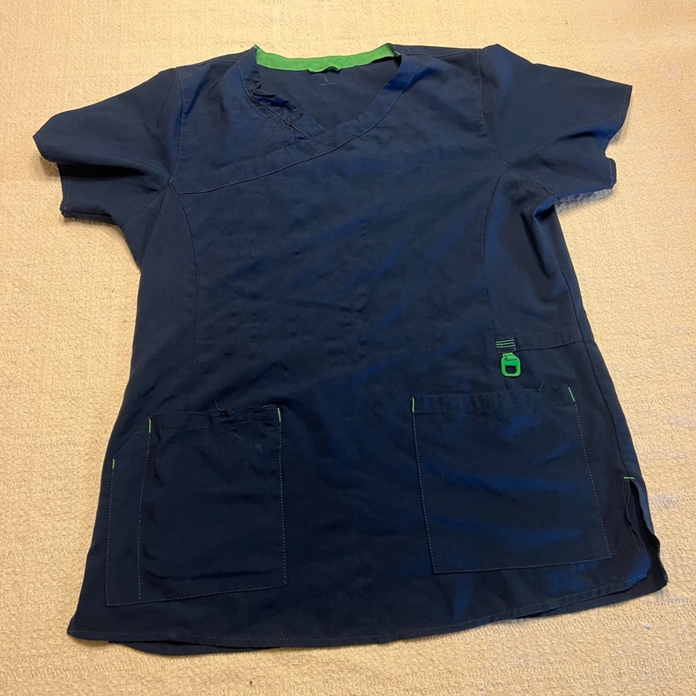 Carhartt scrub top